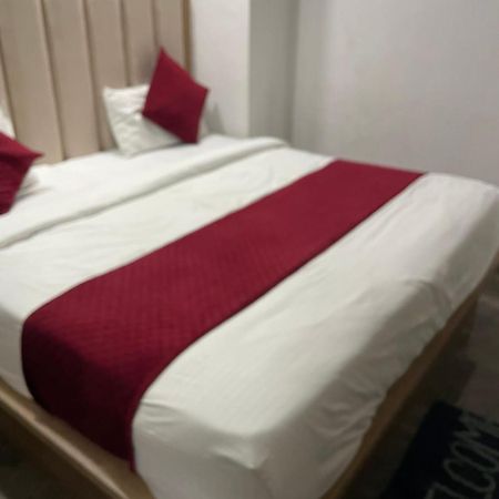 Hotel Golden Door Матура Екстериор снимка
