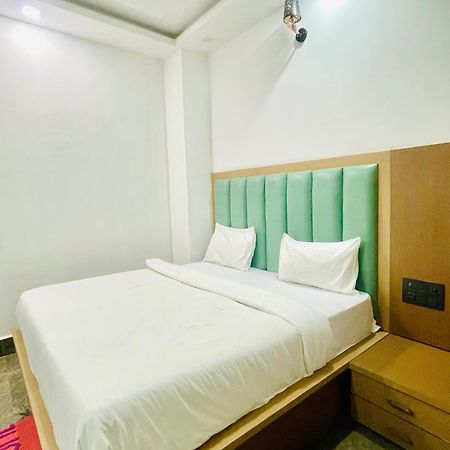 Hotel Golden Door Матура Екстериор снимка