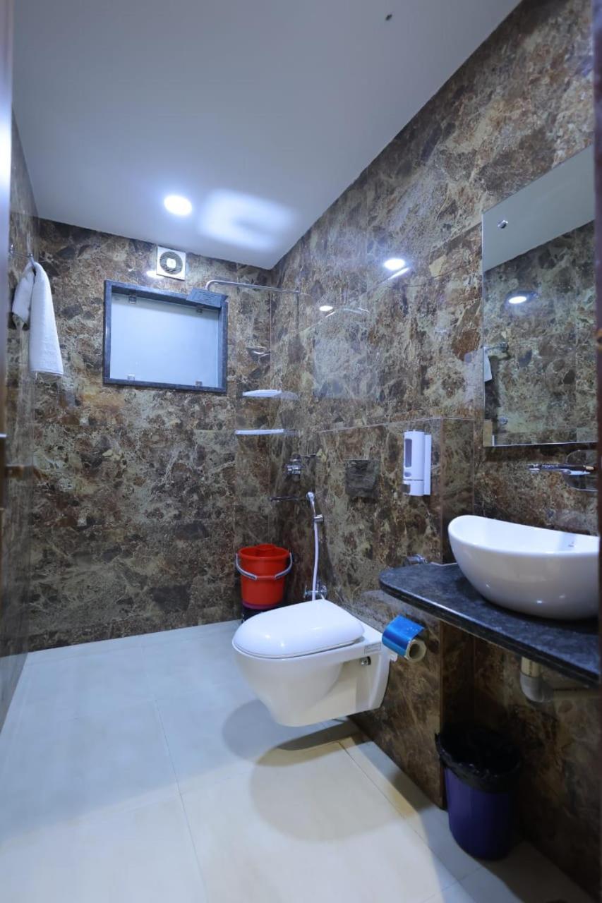 Hotel Golden Door Матура Екстериор снимка