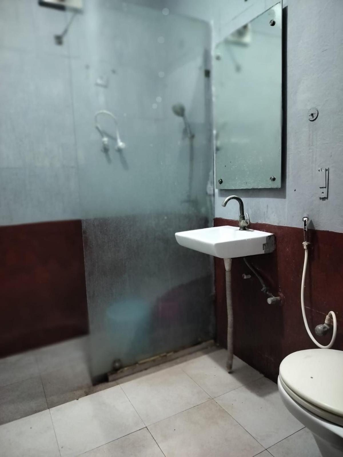 Hotel Golden Door Матура Екстериор снимка