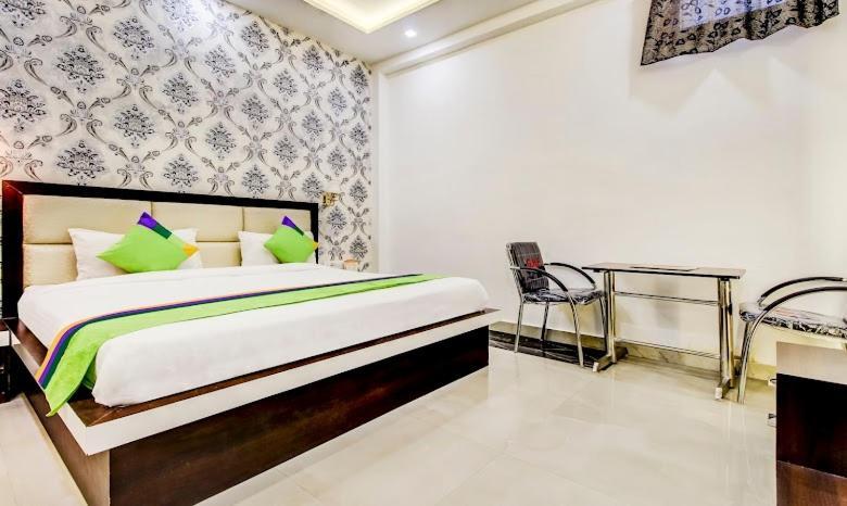 Hotel Golden Door Матура Екстериор снимка