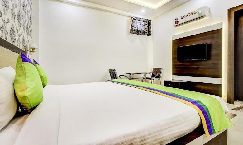 Hotel Golden Door Матура Екстериор снимка