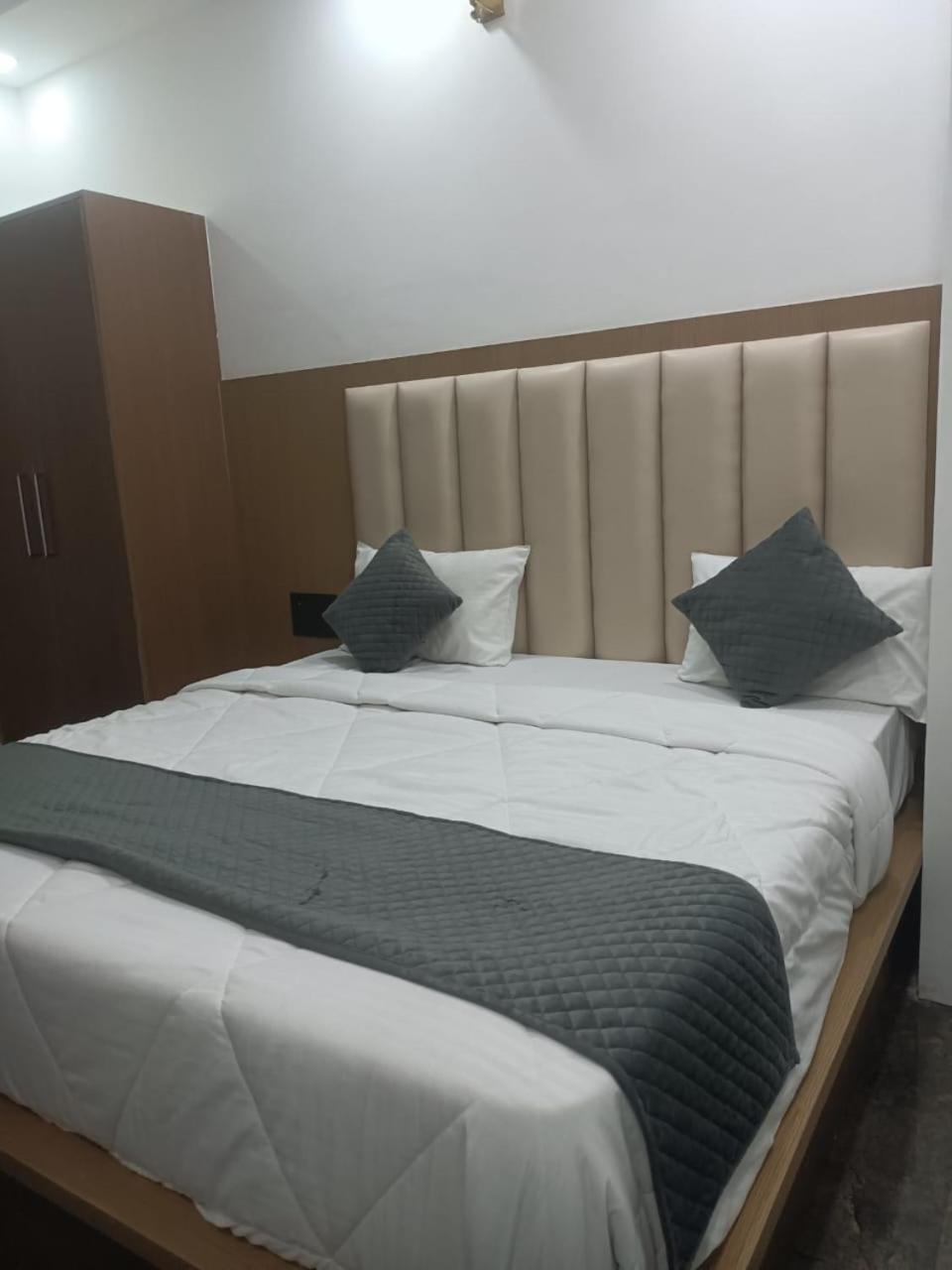 Hotel Golden Door Матура Екстериор снимка