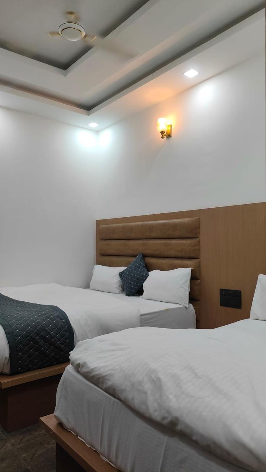 Hotel Golden Door Матура Екстериор снимка
