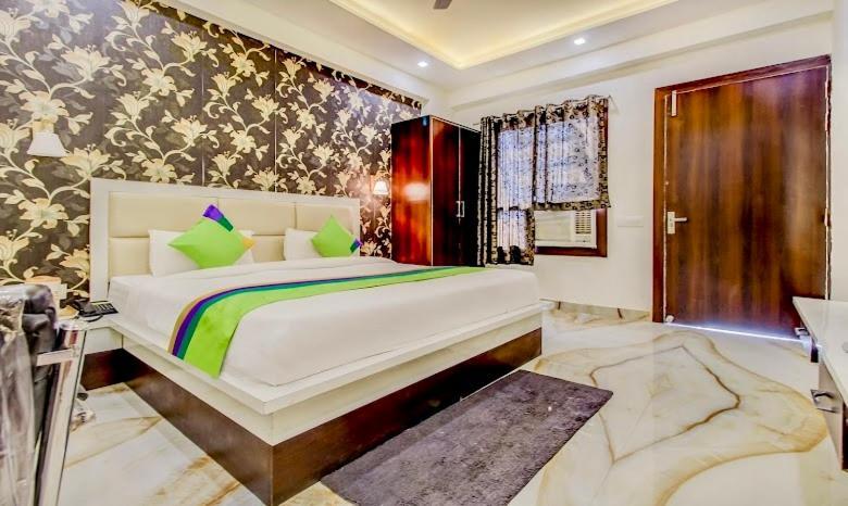 Hotel Golden Door Матура Екстериор снимка