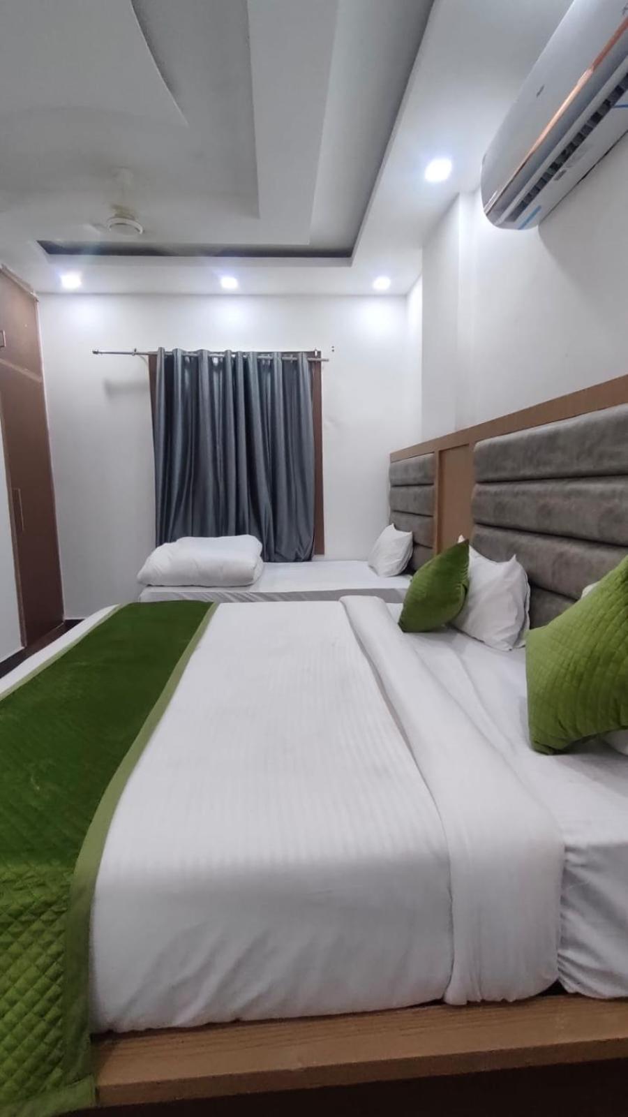 Hotel Golden Door Матура Екстериор снимка