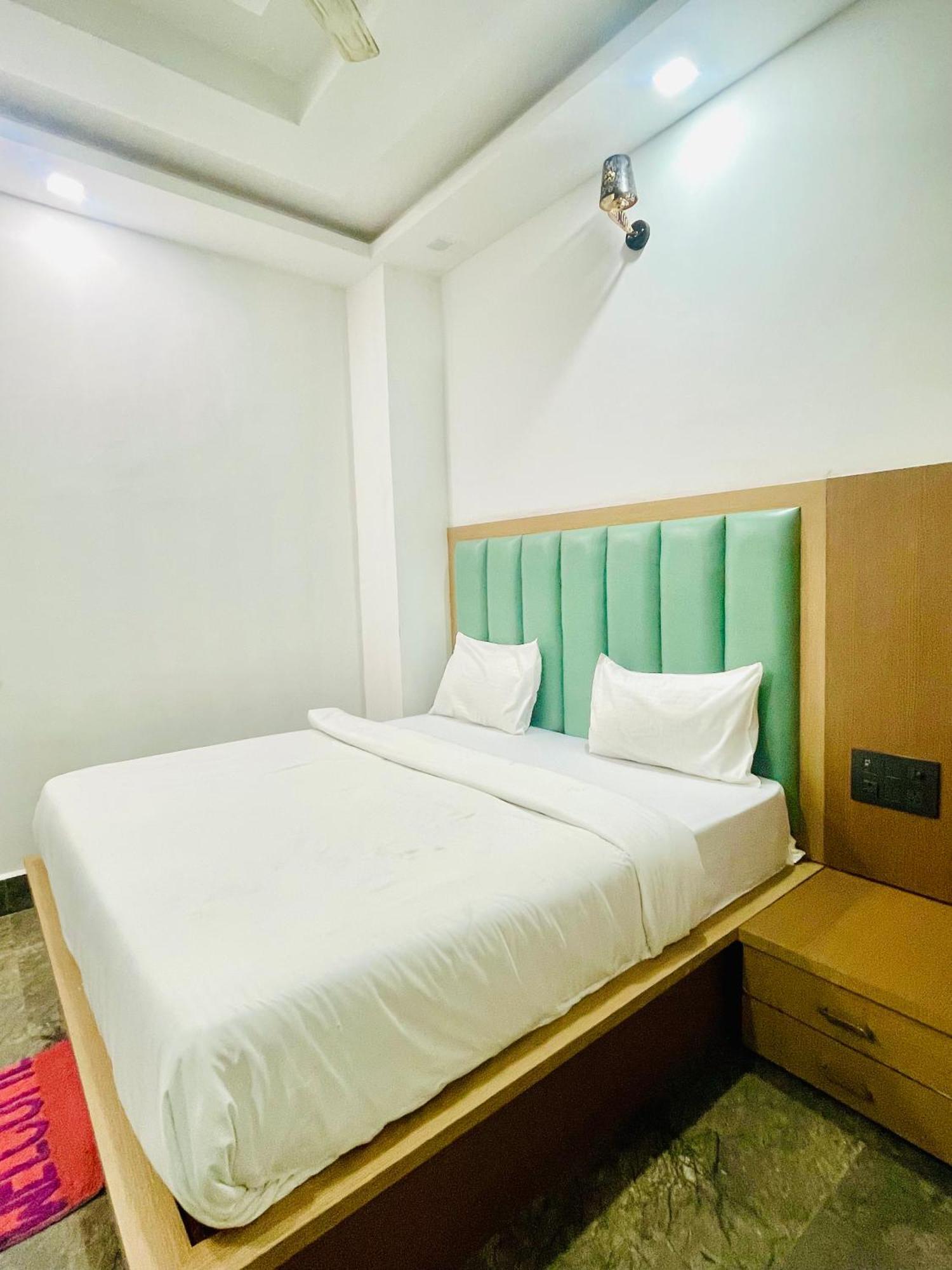 Hotel Golden Door Матура Екстериор снимка