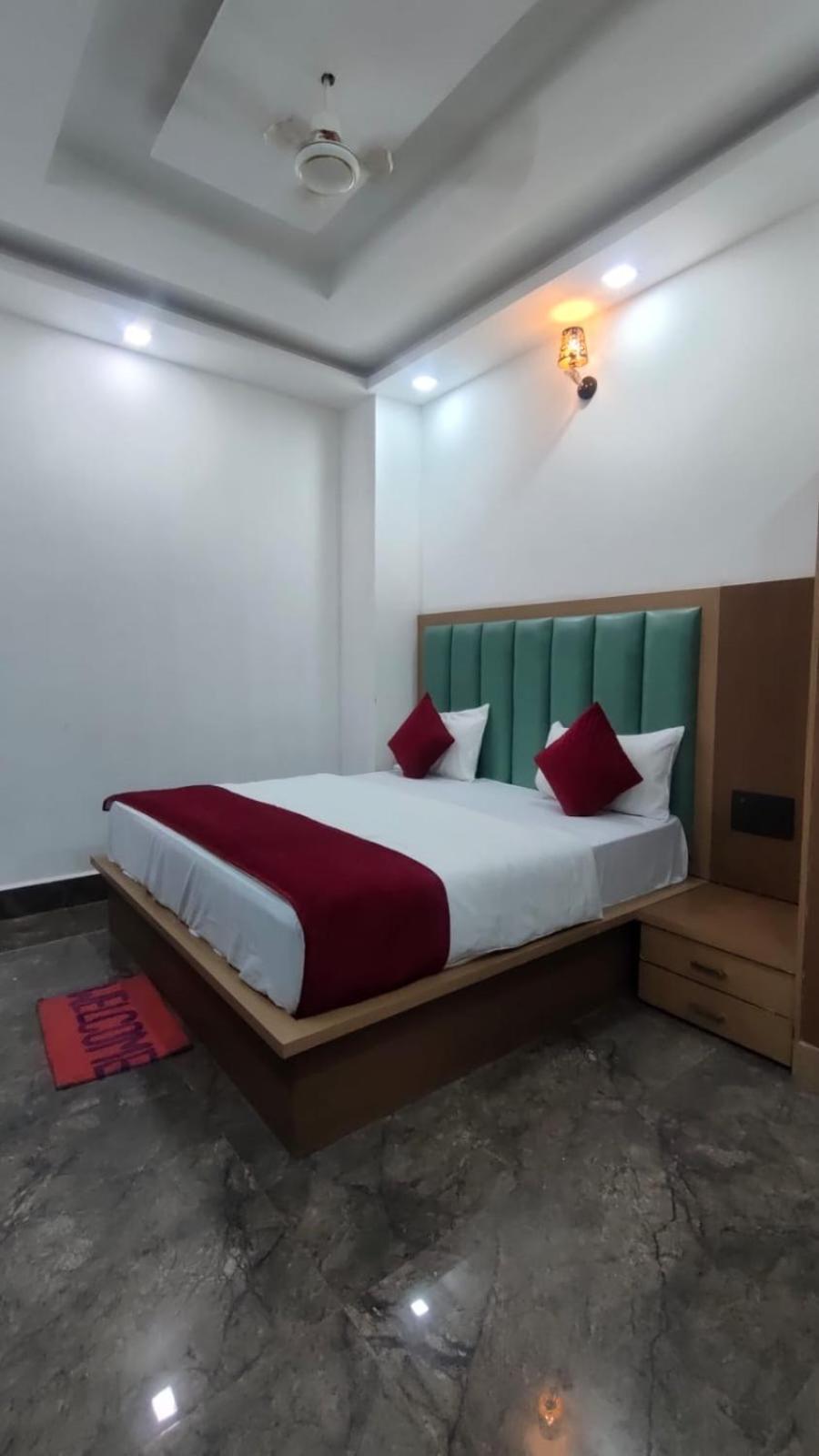 Hotel Golden Door Матура Екстериор снимка
