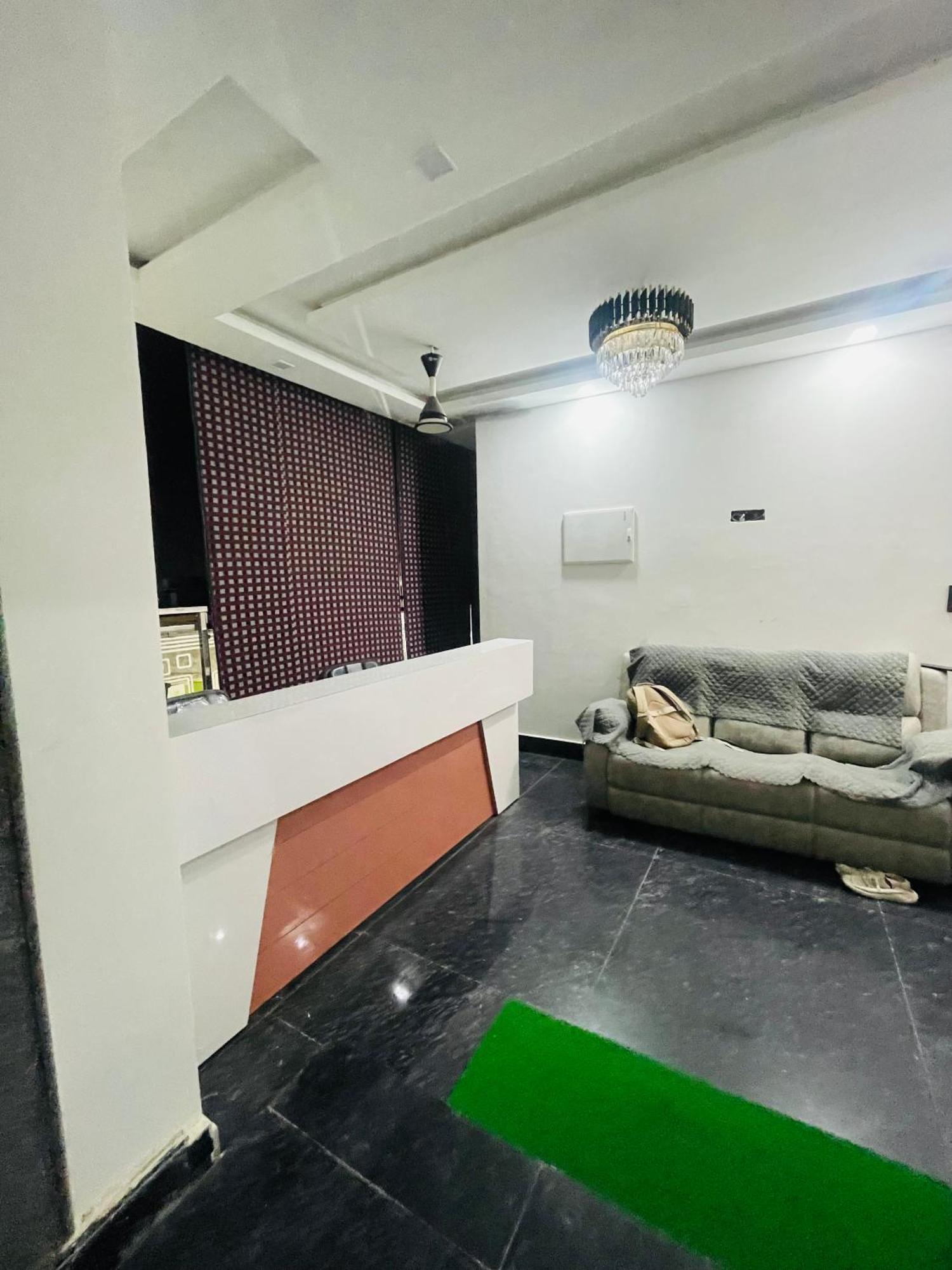 Hotel Golden Door Матура Екстериор снимка